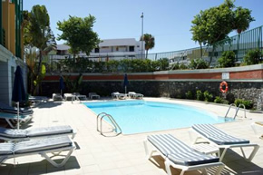 Gran Canaria gay friendly holiday accommodation Judoca Colors Apartments
