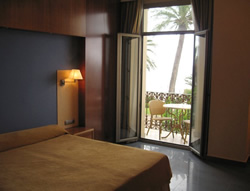 Sitges gay holiday accommodation hotel La Nina