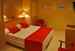 Sitges gay friendly Picadilly hotel