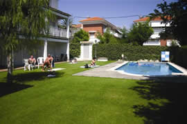 Sitges gay holiday accommodation Tara Apartments