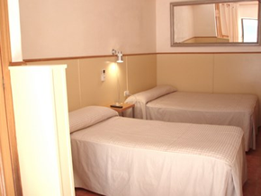 Torremolinos gay holiday accommodation Guadalupe Hostal Triple Room