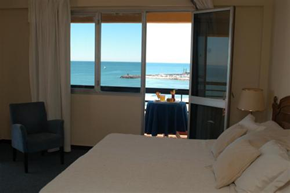 Torremolinos gay holiday accommodation La Barracuda Hotel