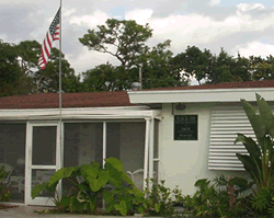 Ft.Lauderdale exclusively gay men's clothing optional Manor Inn Bed & Breakfast